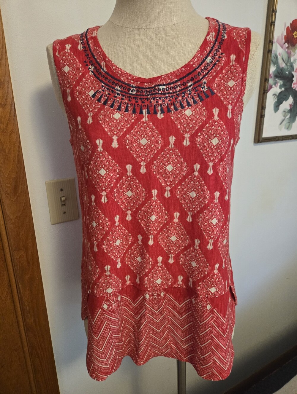 VINTAGE AMERICA Red Sleeveless Embroidered Patterned Women's Top. Size Medium.